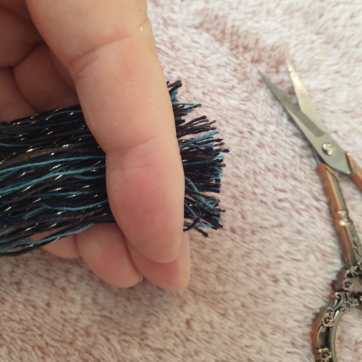 Blog-Inhaltsbild für 'Fransen herstellen - meine Tipps und Tricks für Dich'